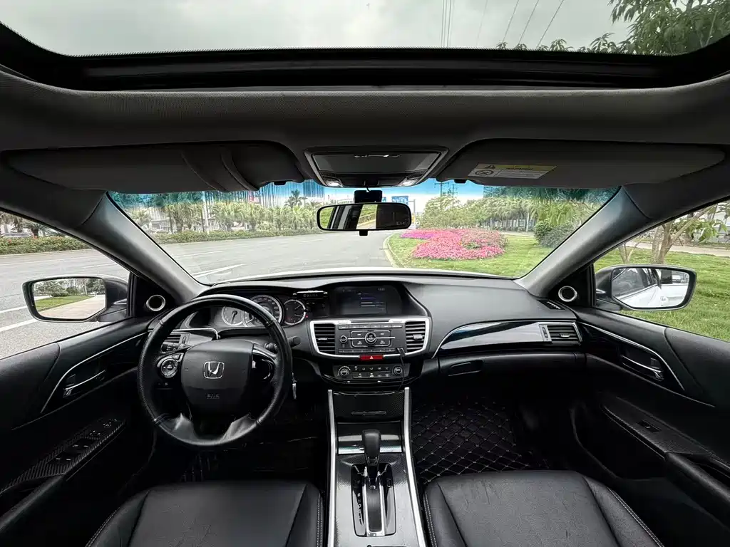 Honda Accord 2017 — фото 11