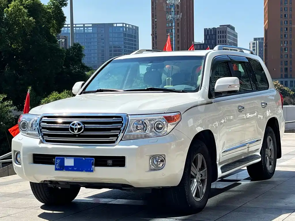 Toyota Land Cruiser 2015 — фото 1