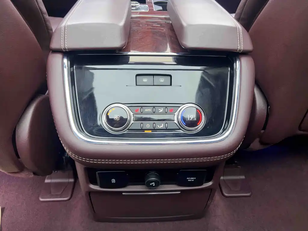 Lincoln Navigator 2020 — фото 13