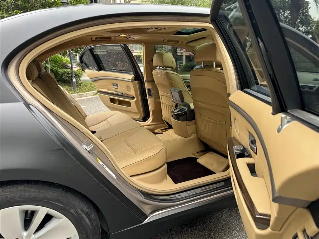 BMW 7 Series 2008 — фото 11