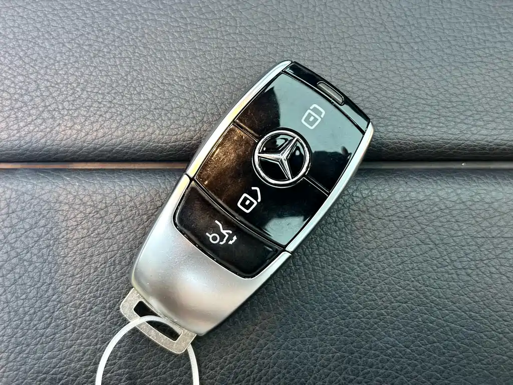 Mercedes-Benz E-Class 2023 — фото 14