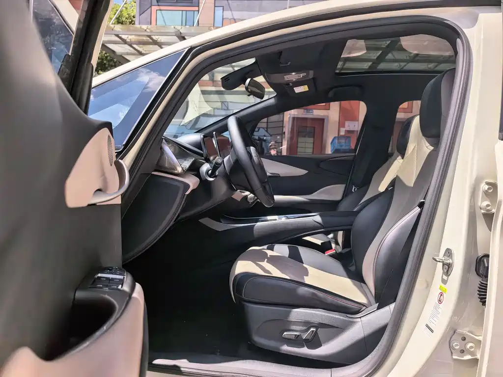 BYD Dolphin 2023