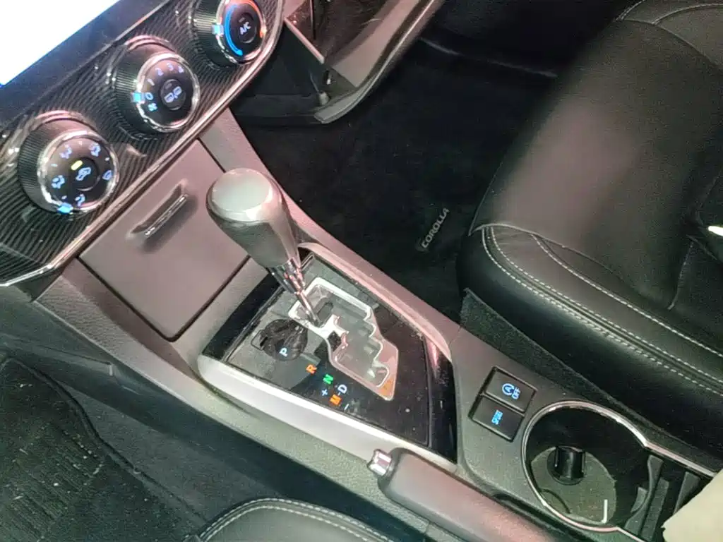 Toyota Corolla 2017 — фото 14
