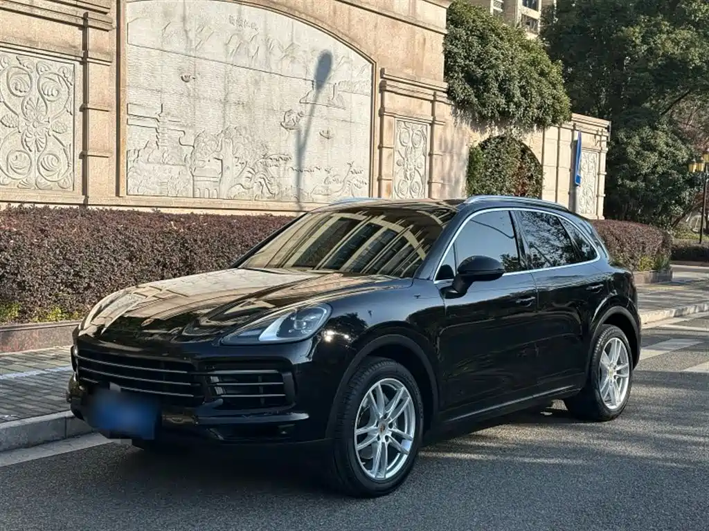 Porsche Cayenne 2019 — фото 1
