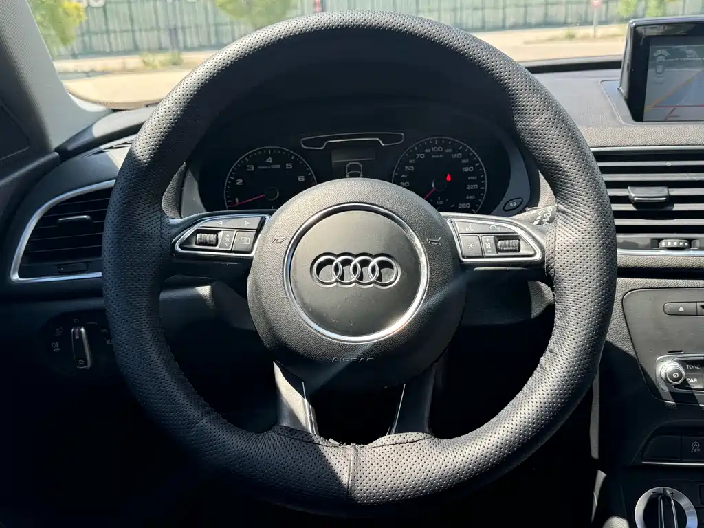 Audi Q3 2016 — фото 9