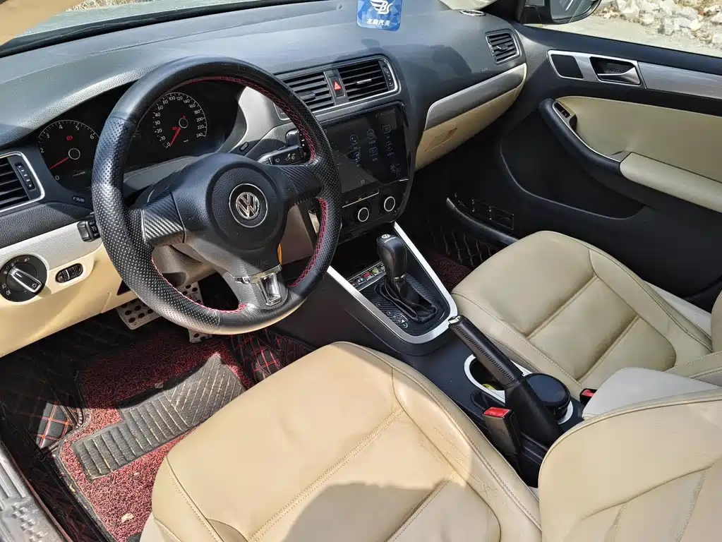 Volkswagen Sagitar 2013