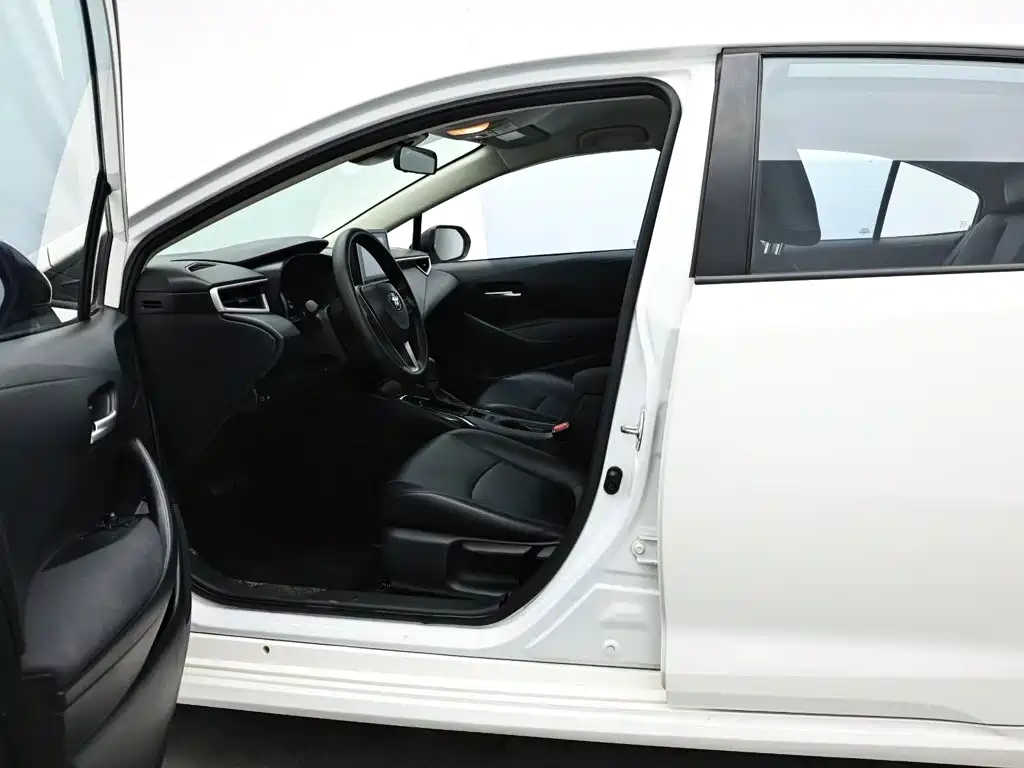Toyota Corolla 2023 — фото 10
