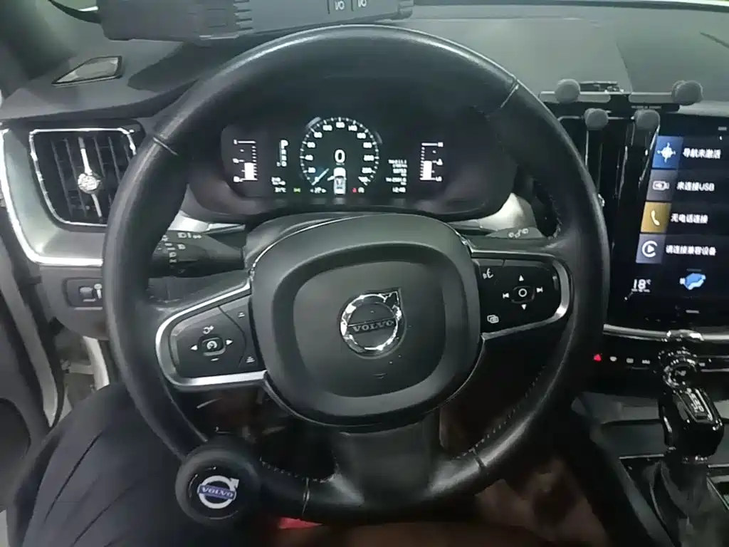 Volvo XC60 2021 — фото 11