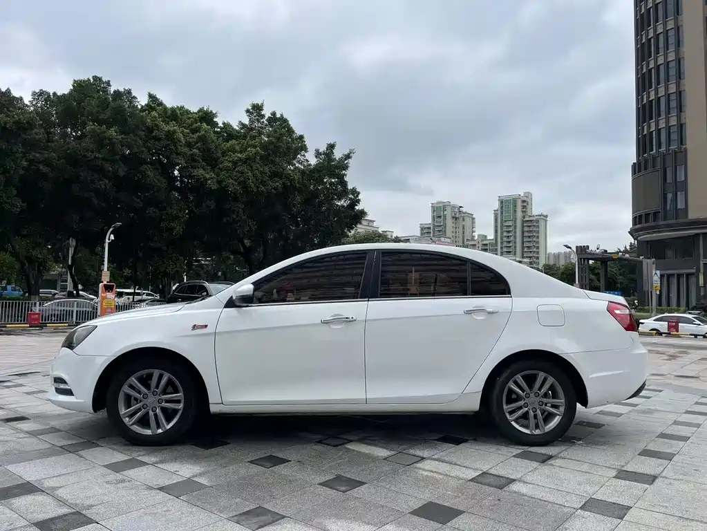 Geely Emgrand 2018 — фото 11