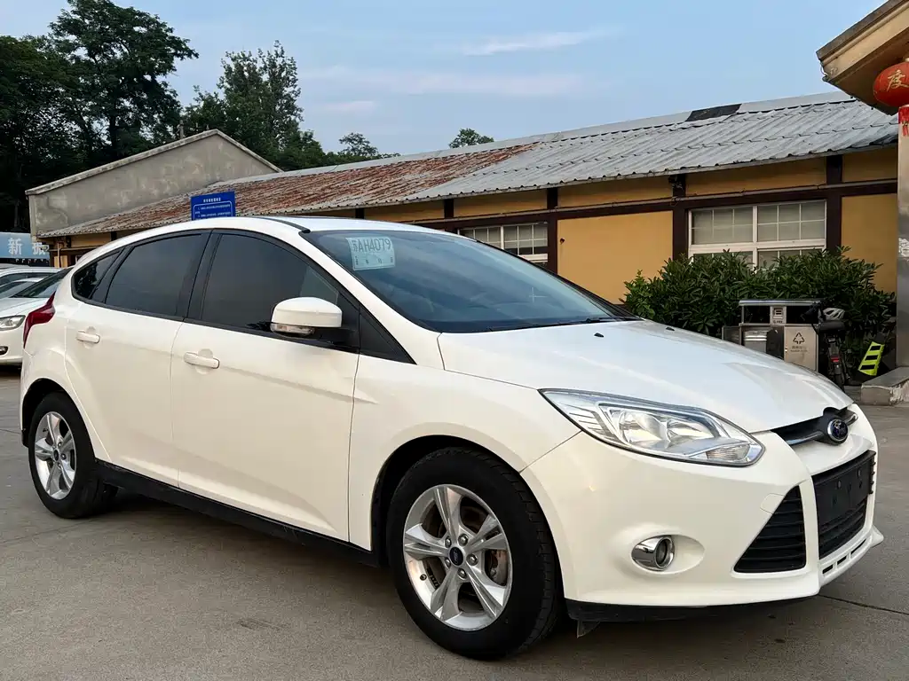 Ford Focus 2014 — фото 3