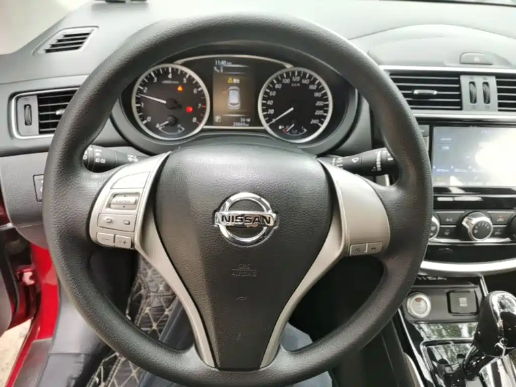 Nissan Tiida 2018 — фото 11