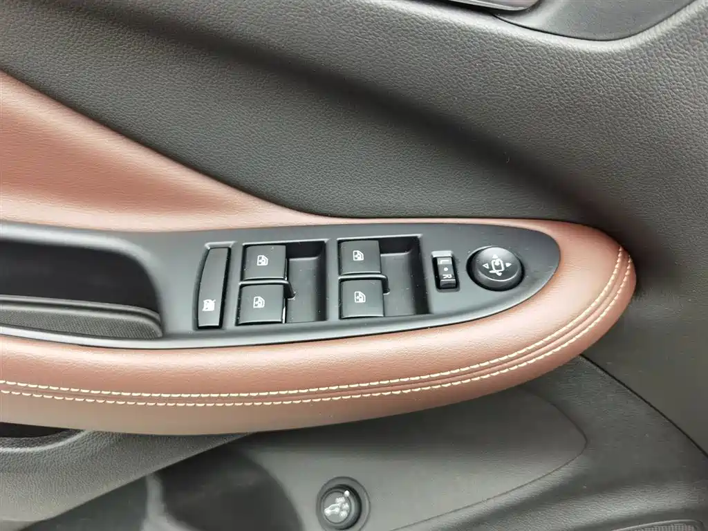 Buick Envision Plus 2017 — фото 9