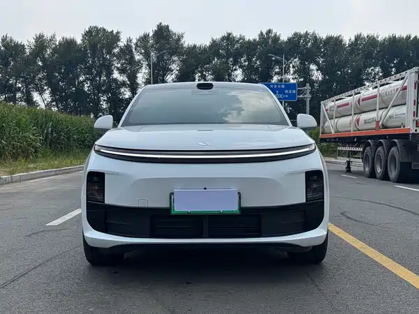 Li Auto L6 2025