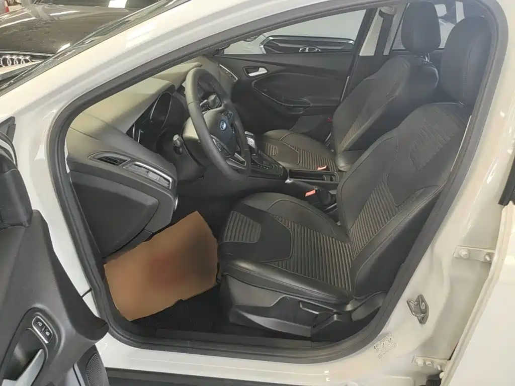 Ford Focus 2015 — фото 15
