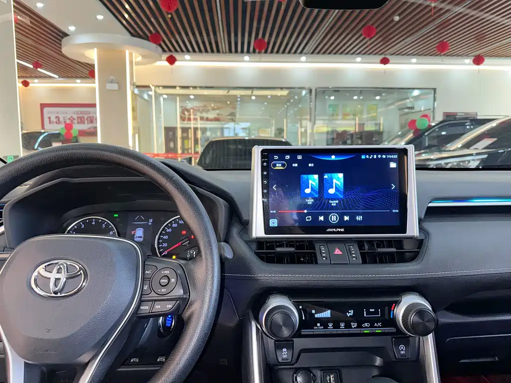 Toyota RAV4 2024 — фото 10