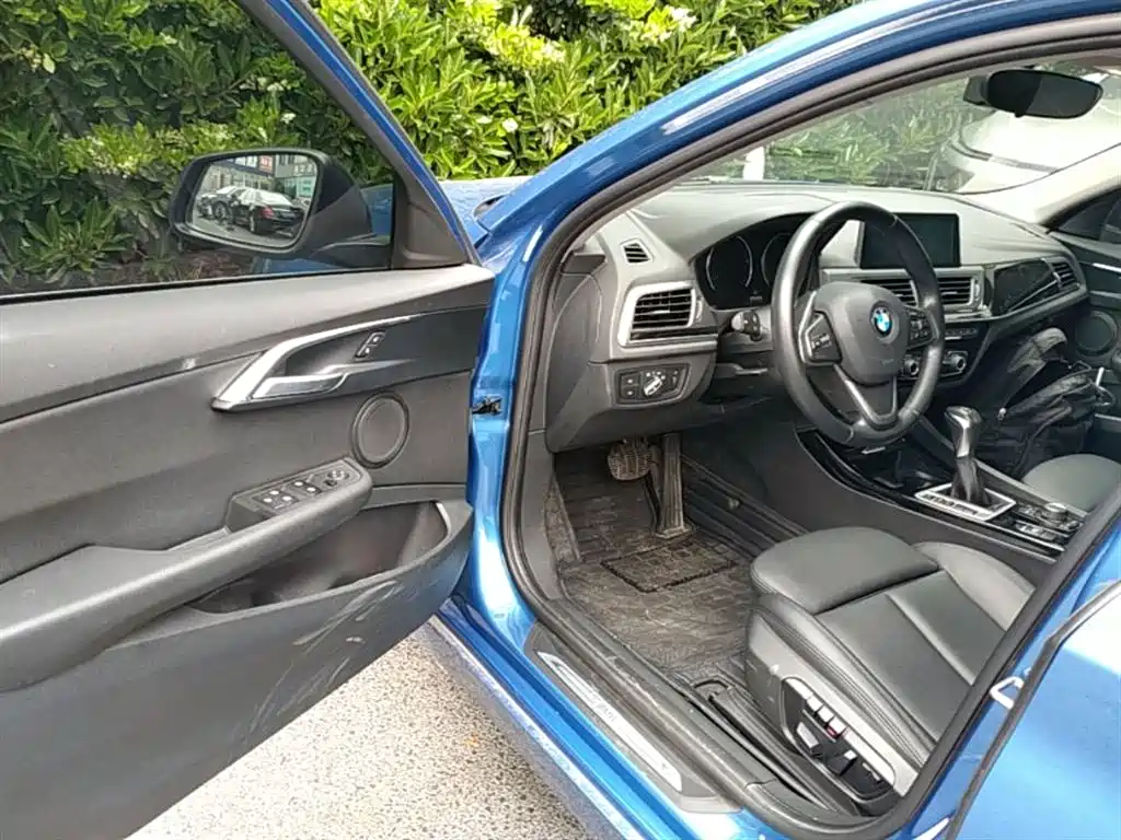 BMW 1 Series 2018 — фото 16