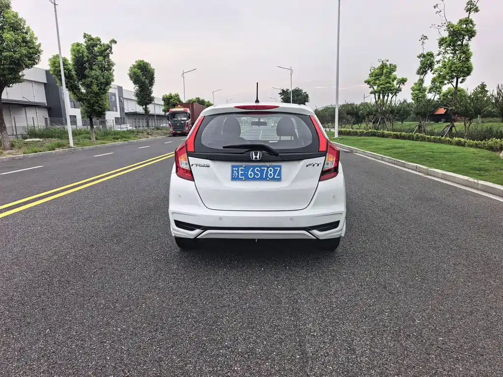 Honda Fit 2018 — фото 12