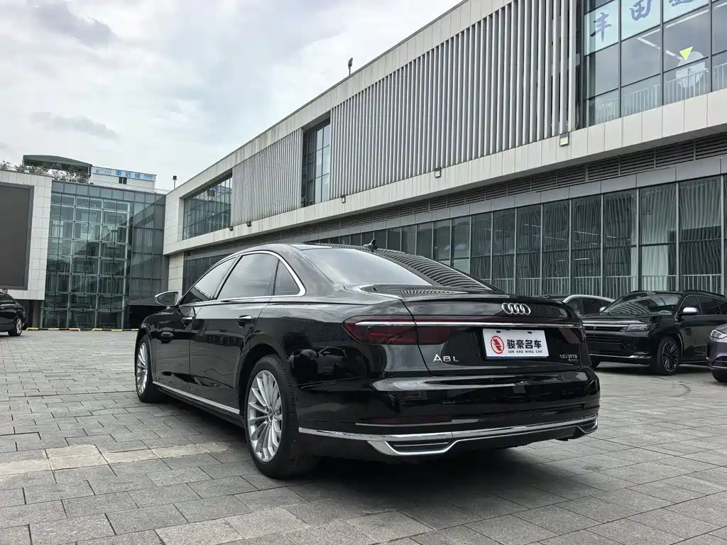 Audi A8 2019 — фото 24