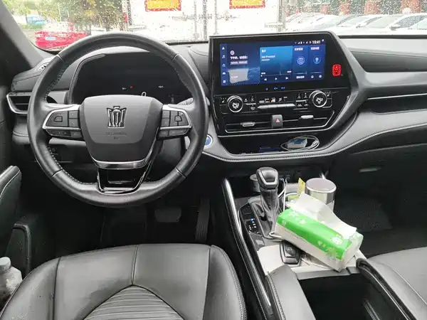 Toyota Crown Kluger 2023