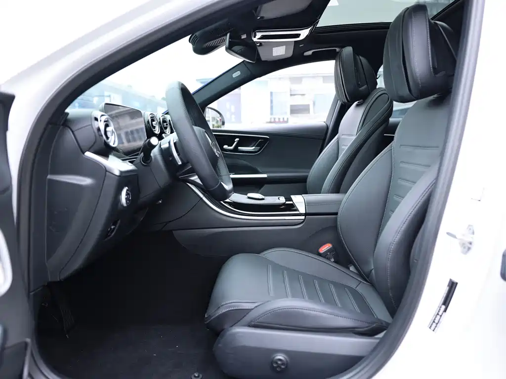 Mercedes-Benz C-Class 2023 — фото 15