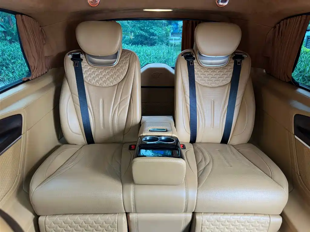 Mercedes-Benz V-Class 2023 — фото 21