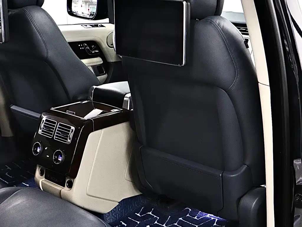 Land Rover Range Rover 2021 — фото 17