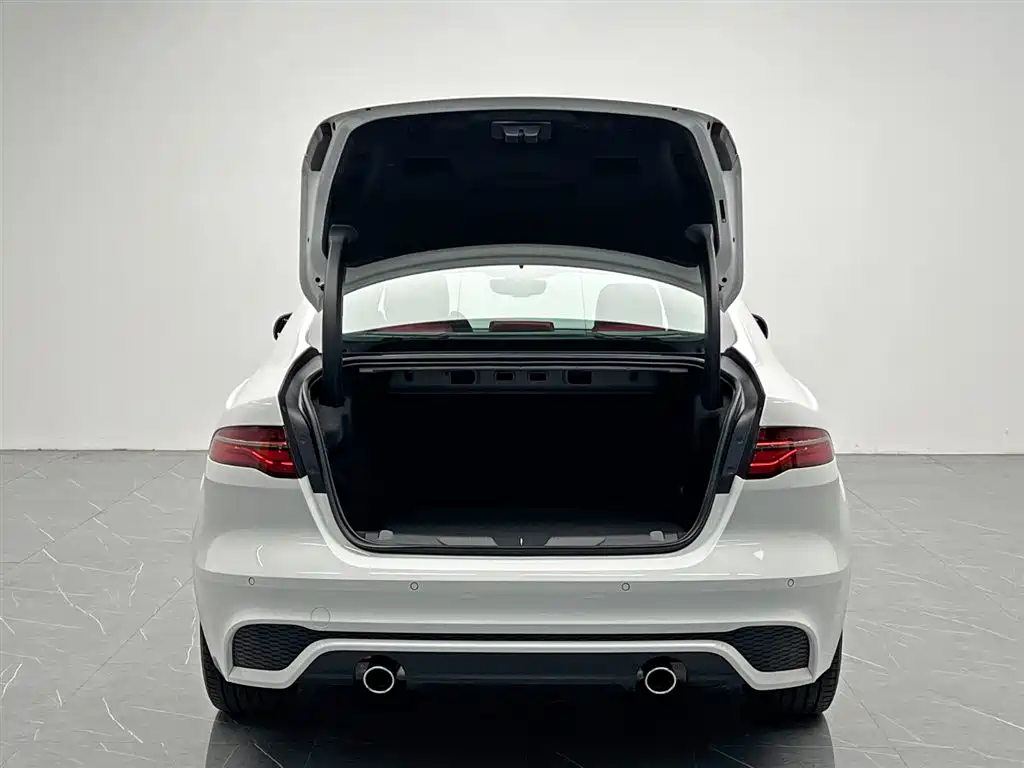 Jaguar XEL 2025 — фото 10