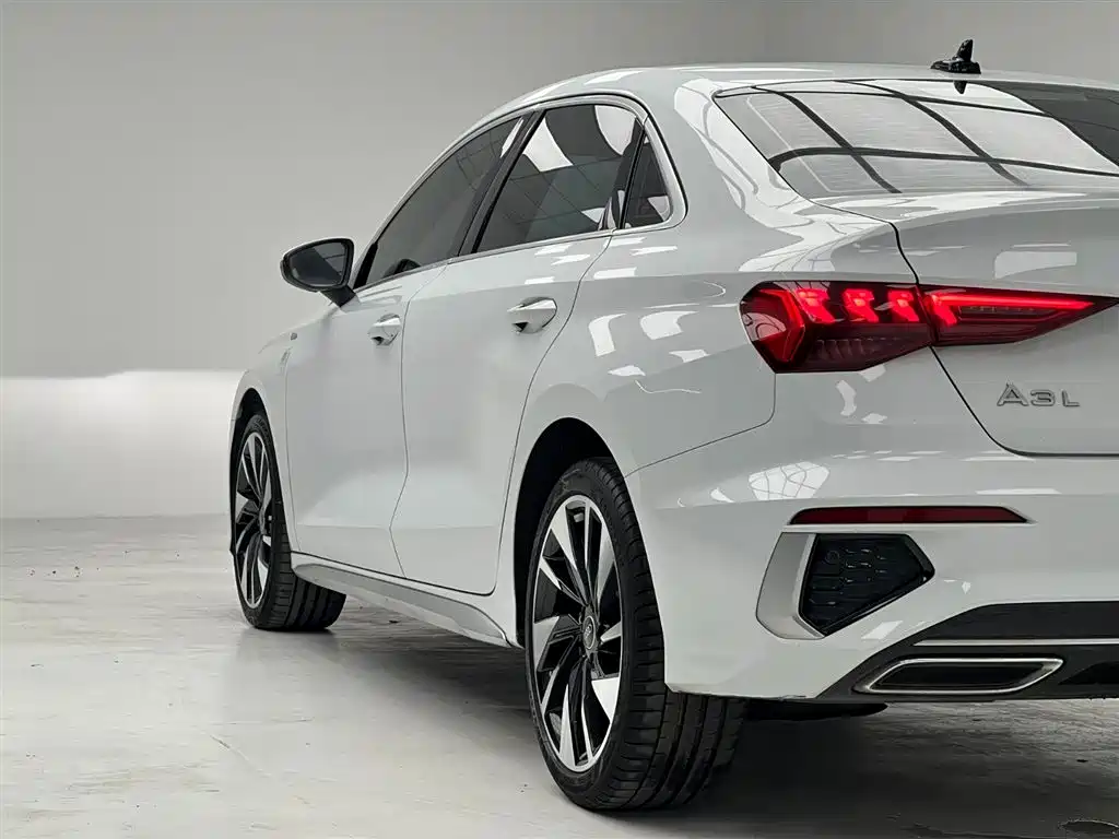 Audi A3 2023 — фото 7