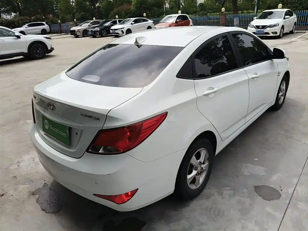 Hyundai Verna 2015 — фото 7