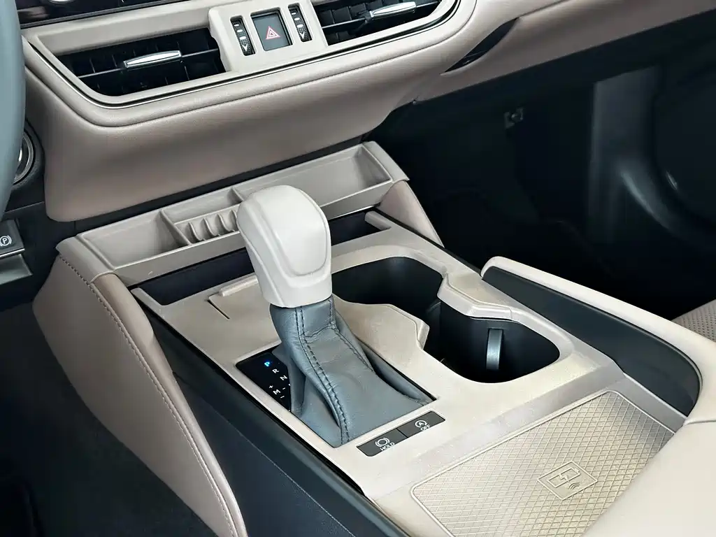 Lexus ES 2025 — фото 10