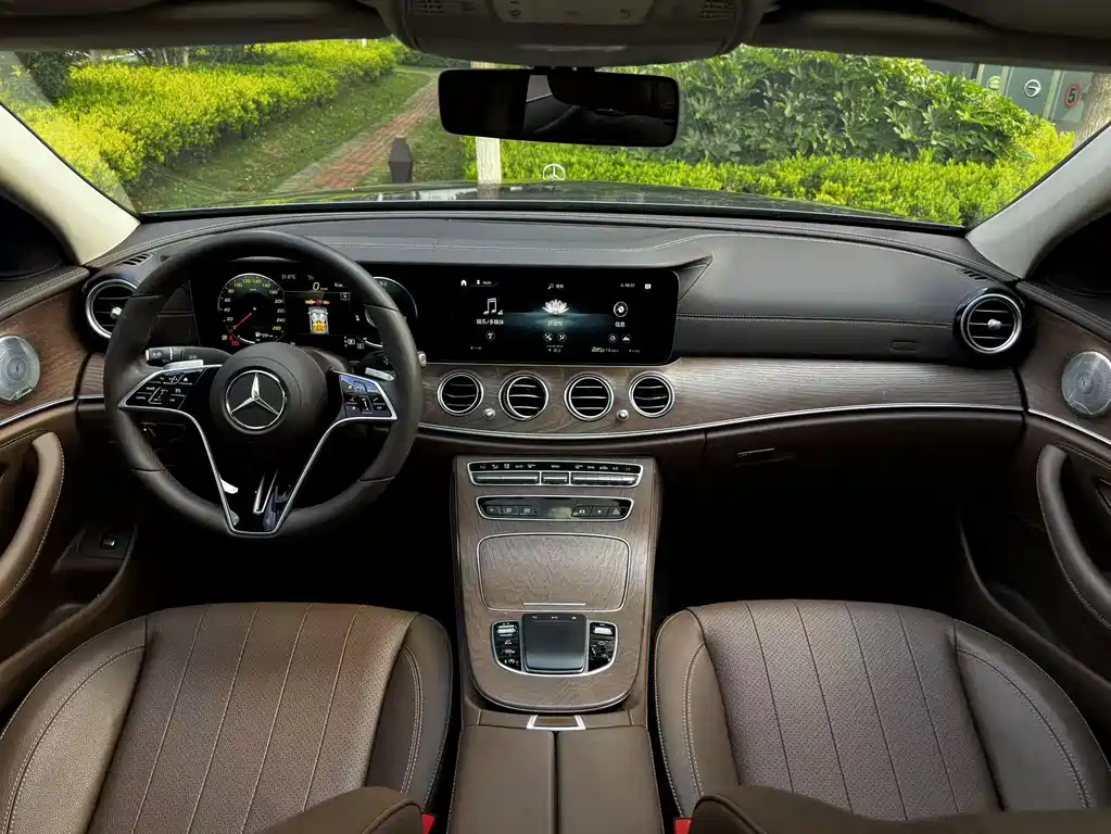 Mercedes-Benz E-Class 2021 — фото 13