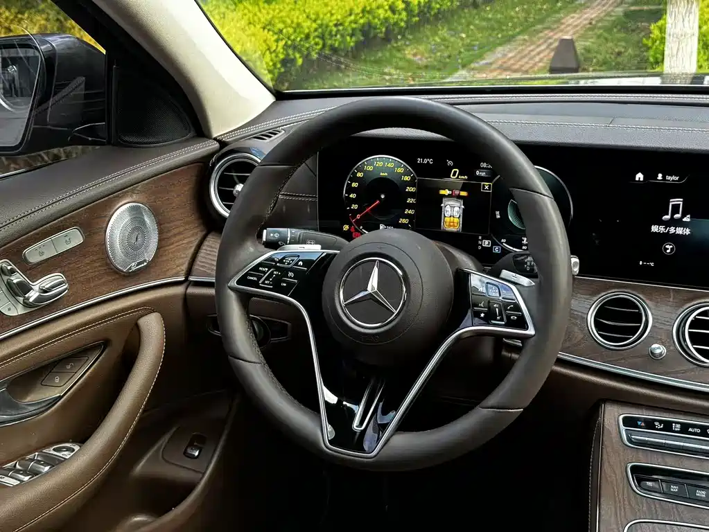 Mercedes-Benz E-Class 2021 — фото 15