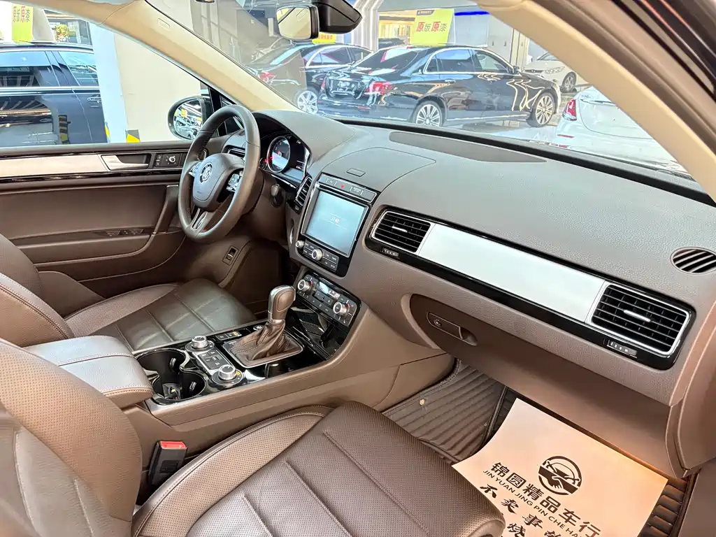 Volkswagen Touareg 2018 — фото 18