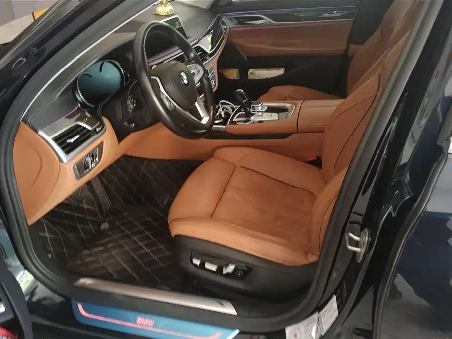 BMW 7 Series 2018 — фото 9