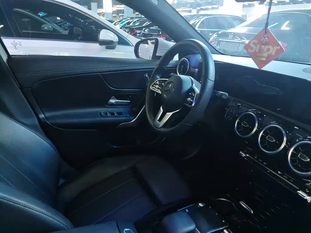 Mercedes-Benz A-Class 2022 — фото 16