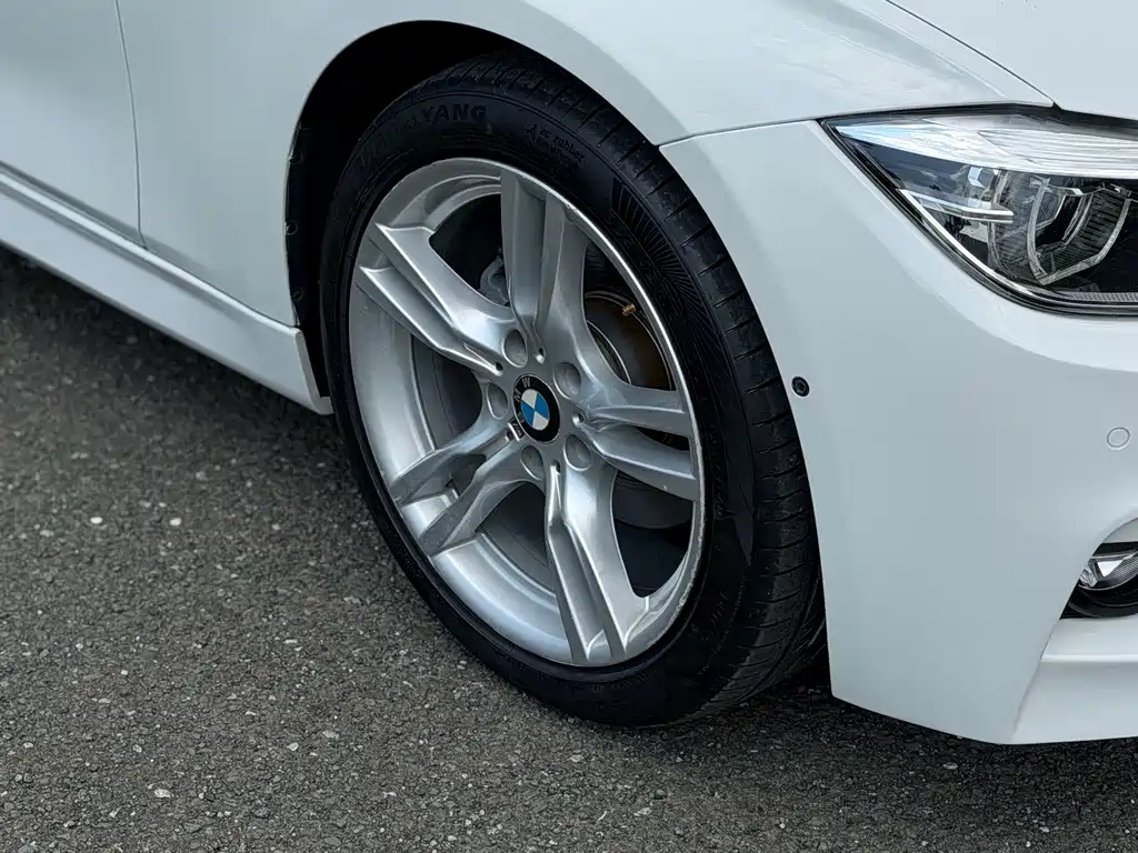 BMW 3 Series 2018 — фото 10