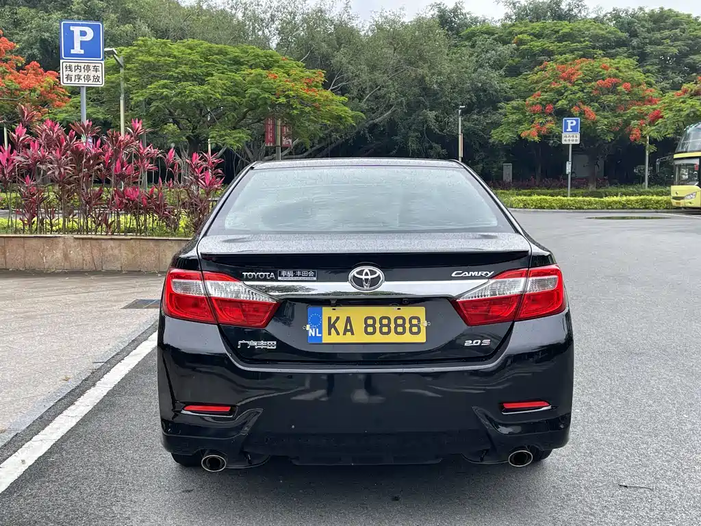 Toyota Camry 2014 — фото 12