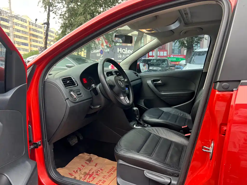 Volkswagen Polo 2011 — фото 9