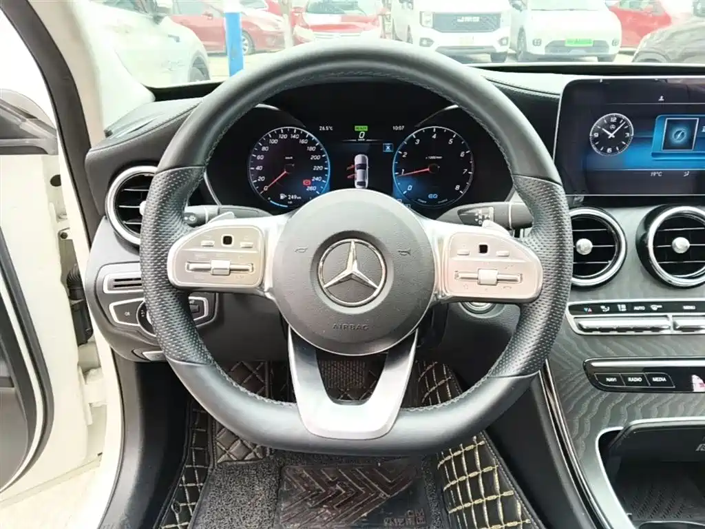 Mercedes-Benz C-Class 2020 — фото 11