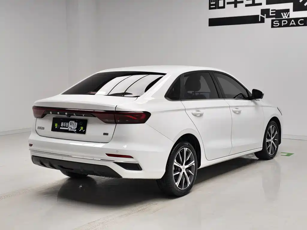 Geely Emgrand 2023
