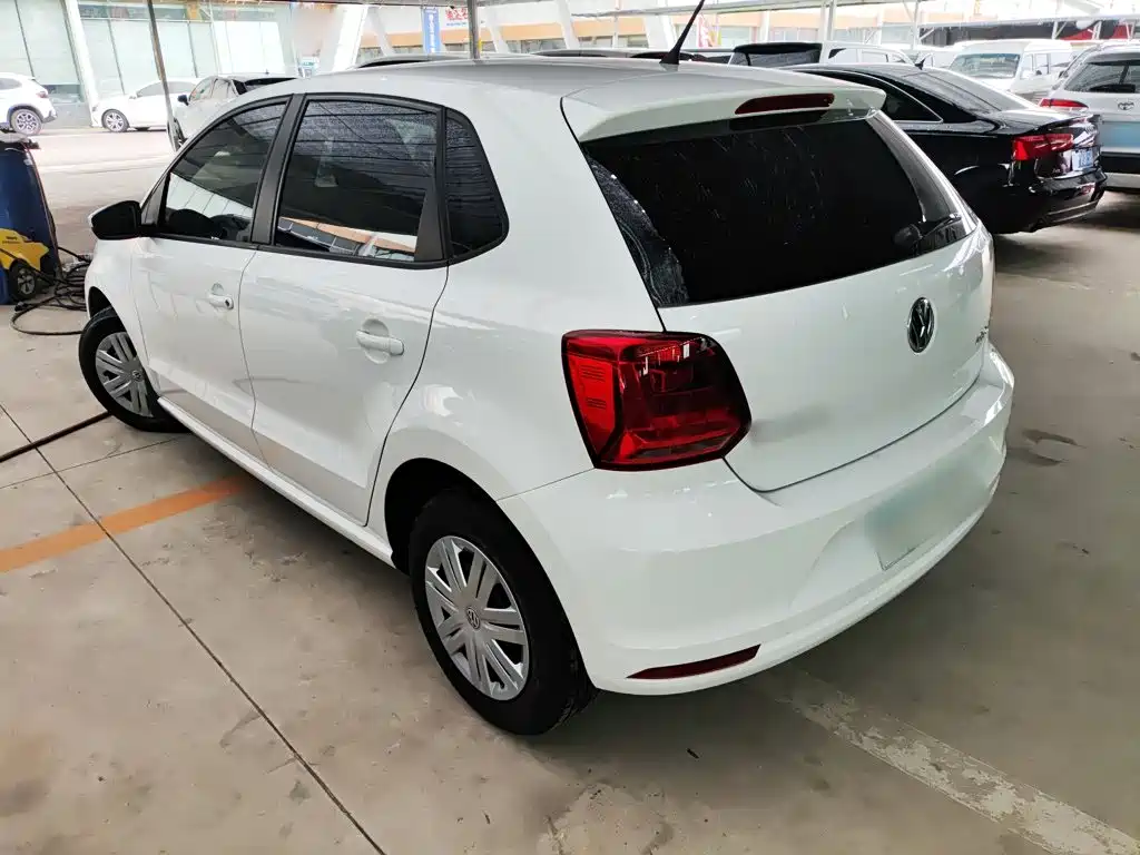 Volkswagen Polo 2016 — фото 10