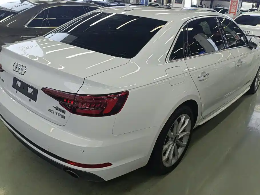 Audi A4L 2018