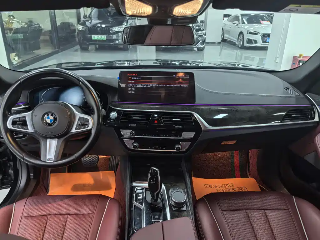 BMW 5 Series 2022 — фото 10