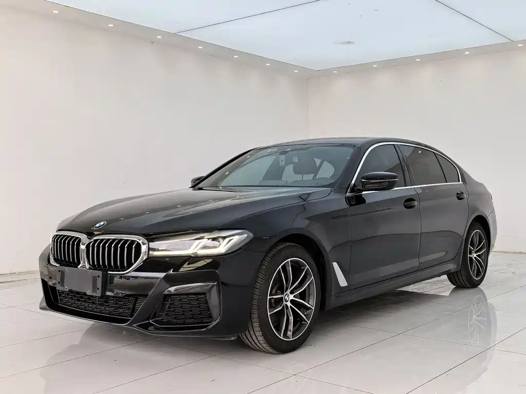 BMW 5 Series 2023 — фото 1
