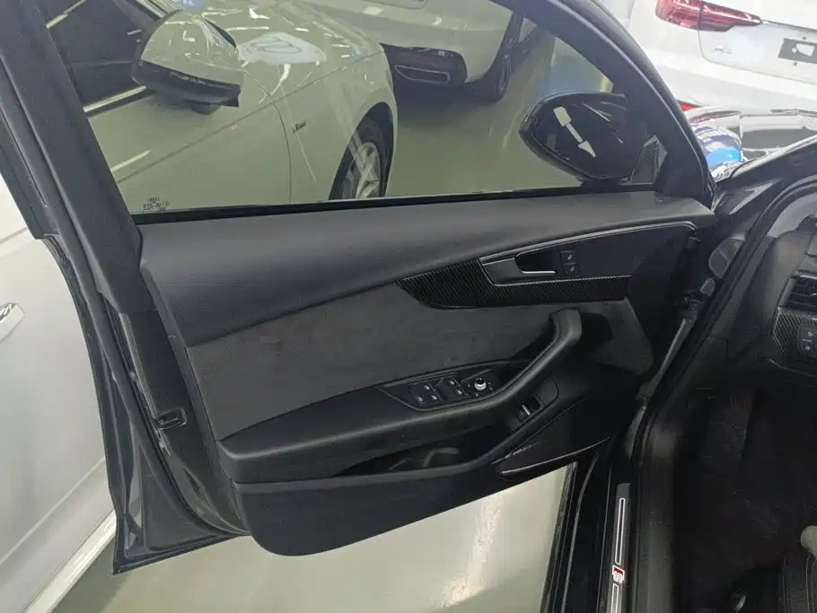 Audi A4L 2020