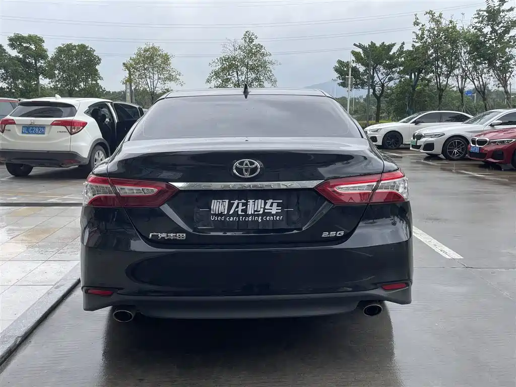 Toyota Camry 2023 — фото 8