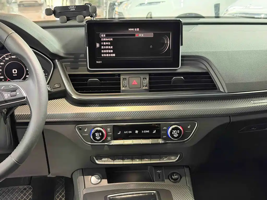 Audi Q5L 2020 — фото 11