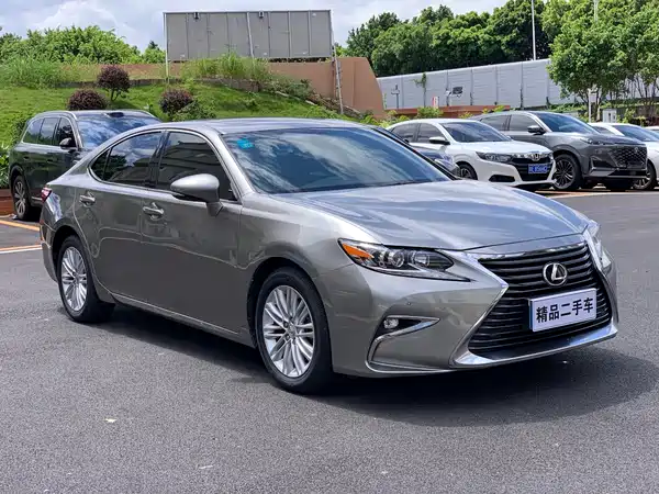 Lexus ES 2016