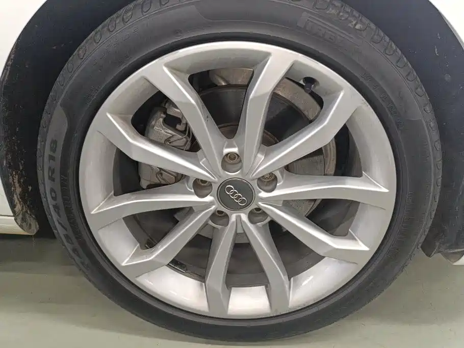 Audi A4L 2018