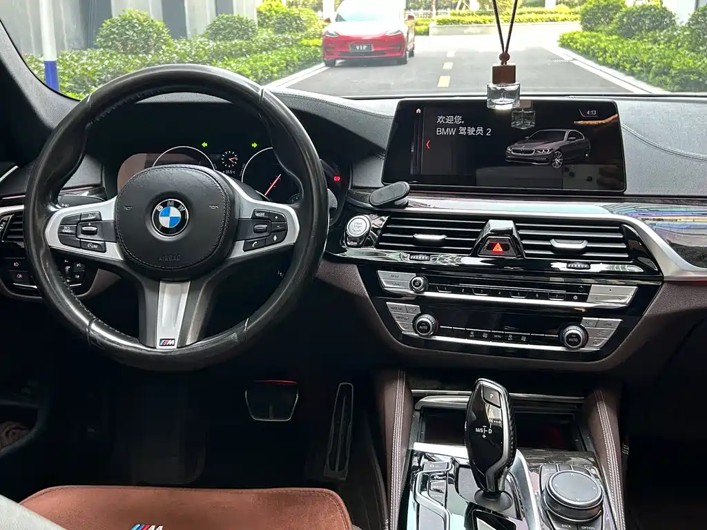 BMW 5 Series 2019 — фото 12